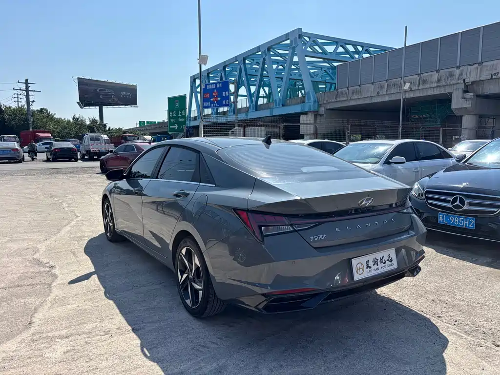 Hyundai Elantra — фото 8