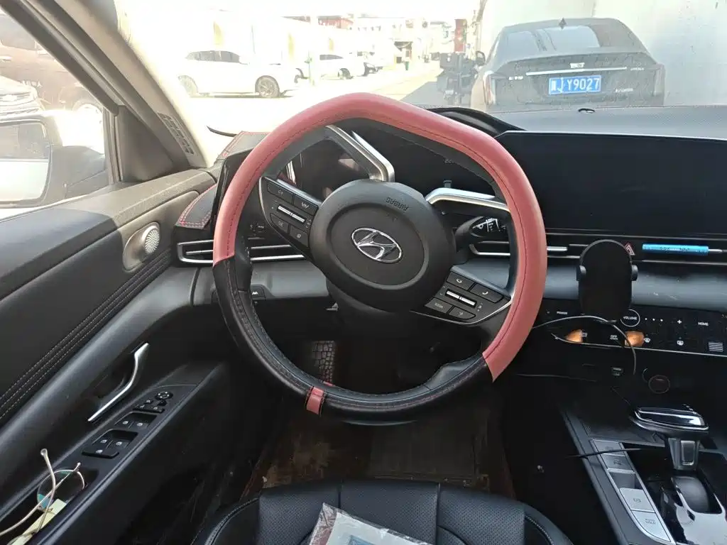 Hyundai Elantra — фото 11