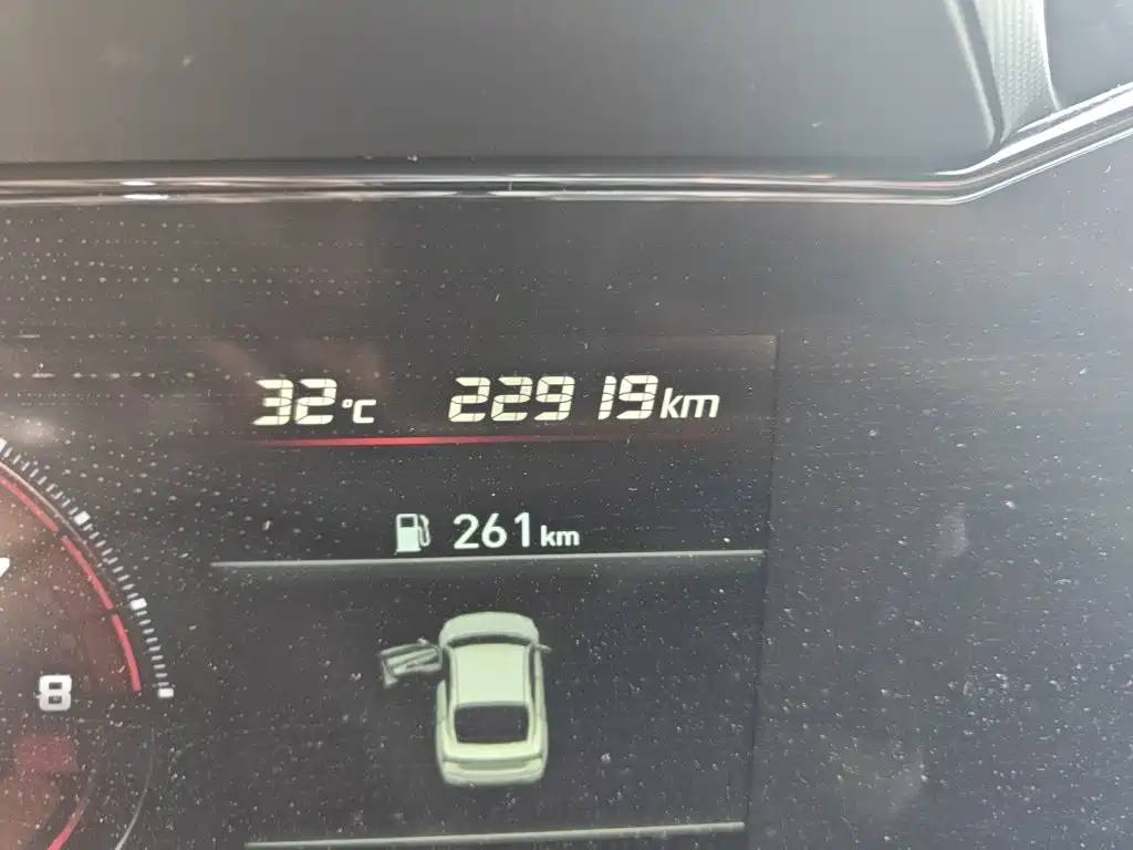 Hyundai Elantra — фото 13