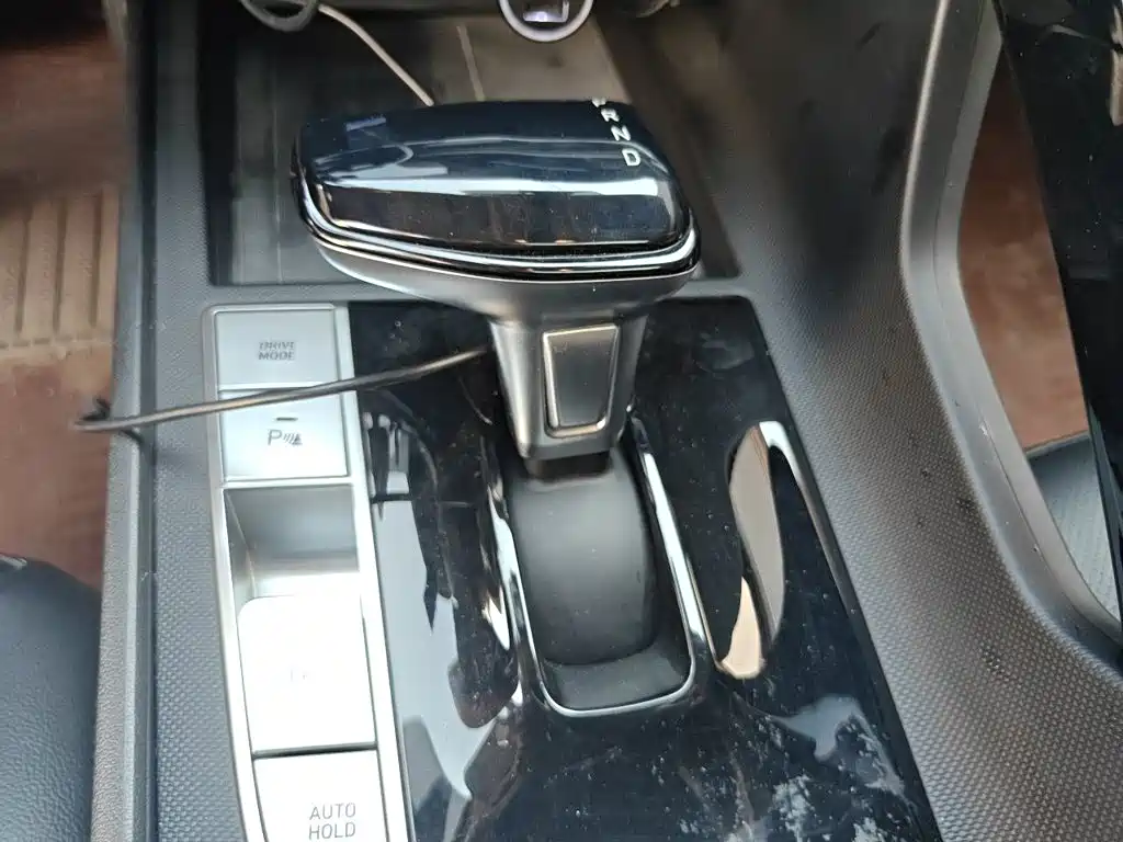 Hyundai Elantra — фото 15