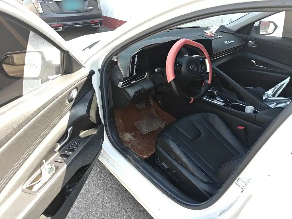 Hyundai Elantra — фото 17