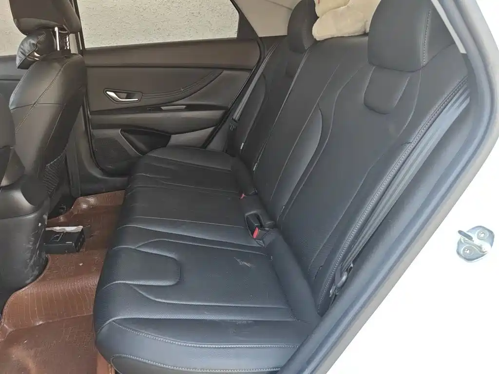 Hyundai Elantra — фото 18
