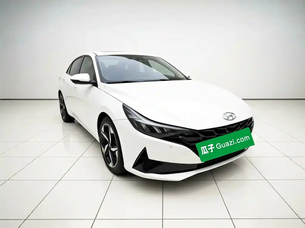 Hyundai Elantra — фото 3