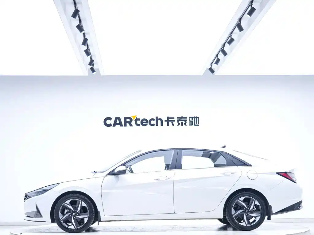 Hyundai Elantra — фото 2