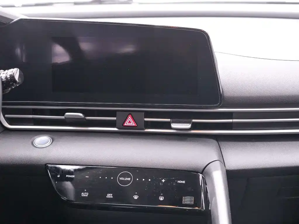 Hyundai Elantra — фото 17