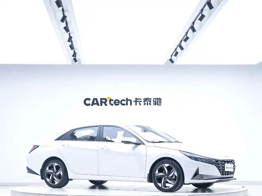 Hyundai Elantra — фото 3