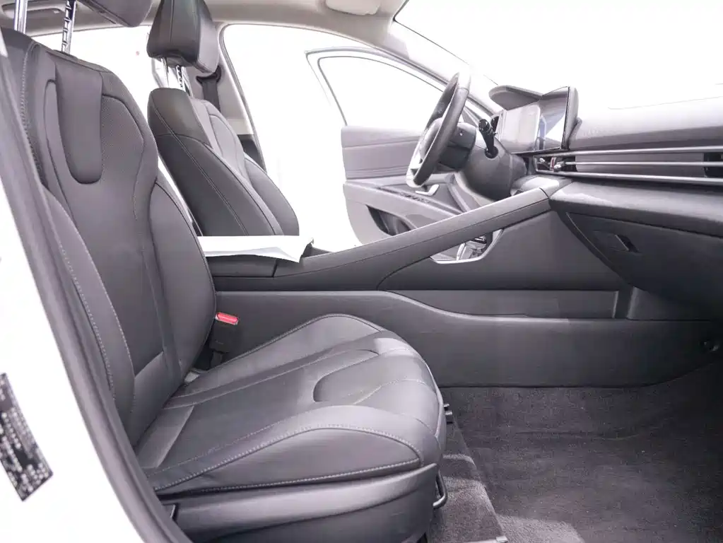Hyundai Elantra — фото 25