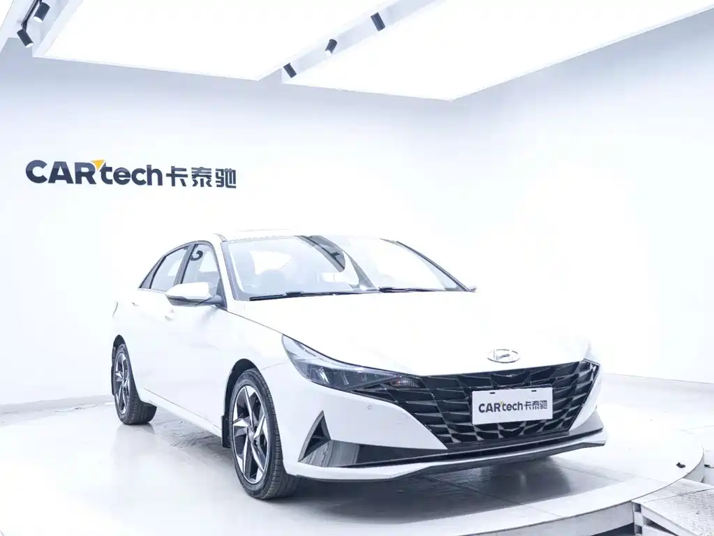 Hyundai Elantra — фото 4