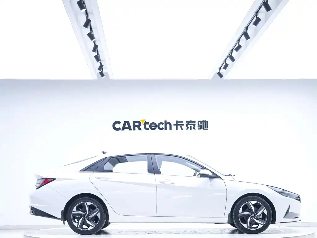 Hyundai Elantra — фото 6