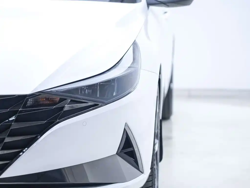 Hyundai Elantra — фото 9