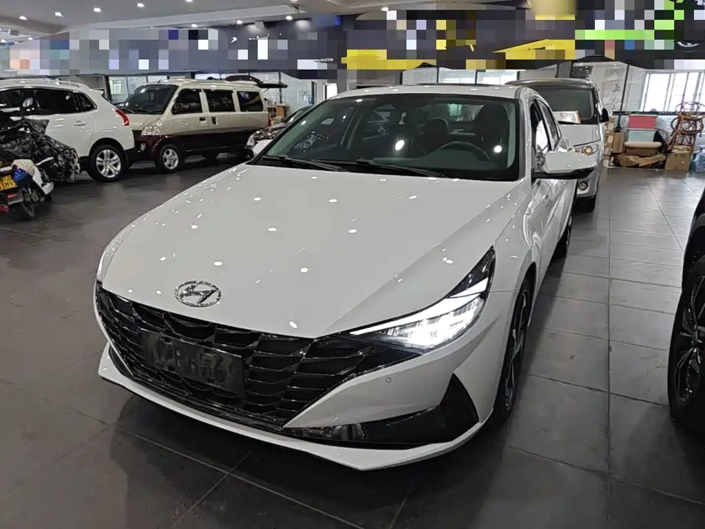 Hyundai Elantra — фото 2