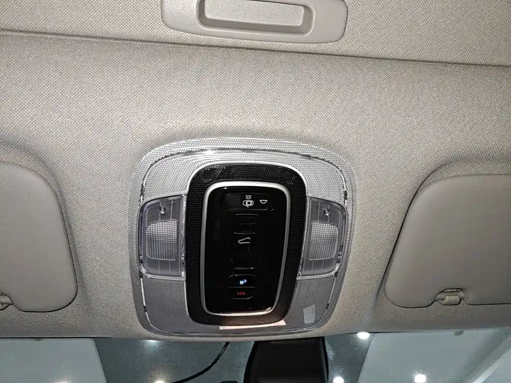 Hyundai Elantra — фото 18