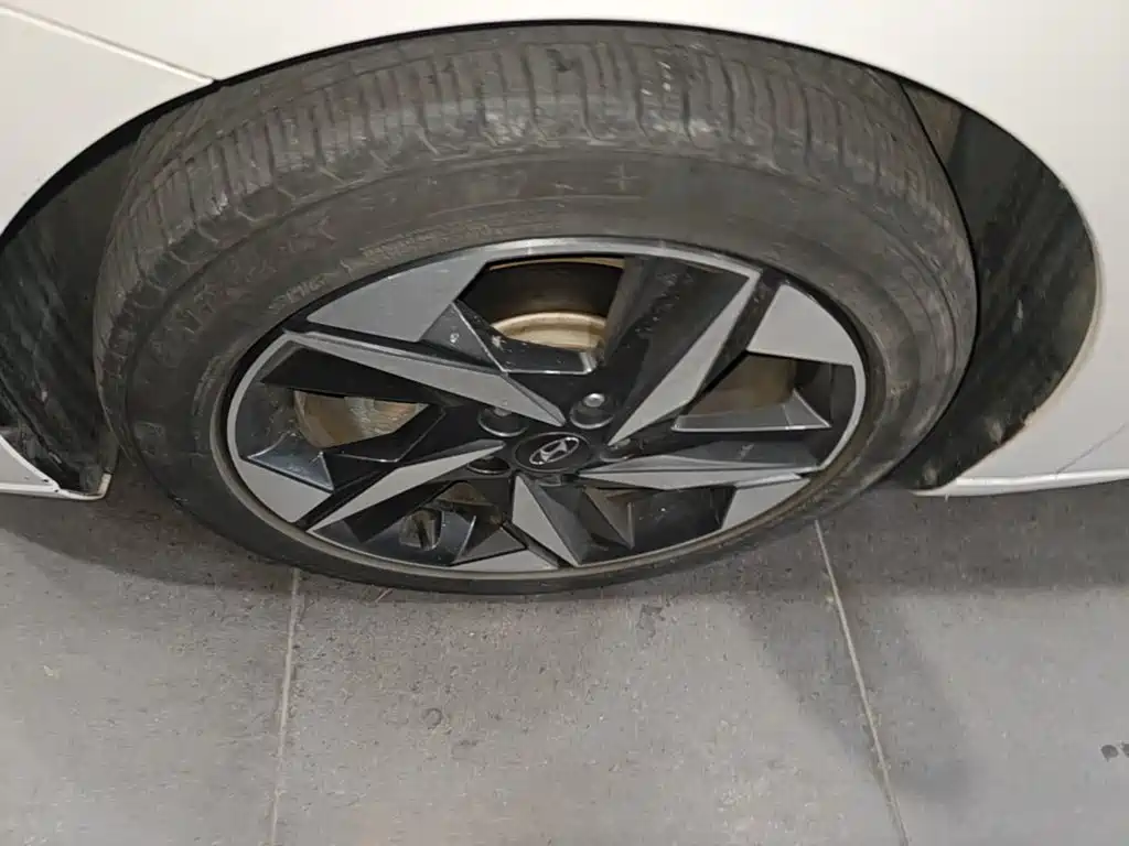 Hyundai Elantra — фото 23