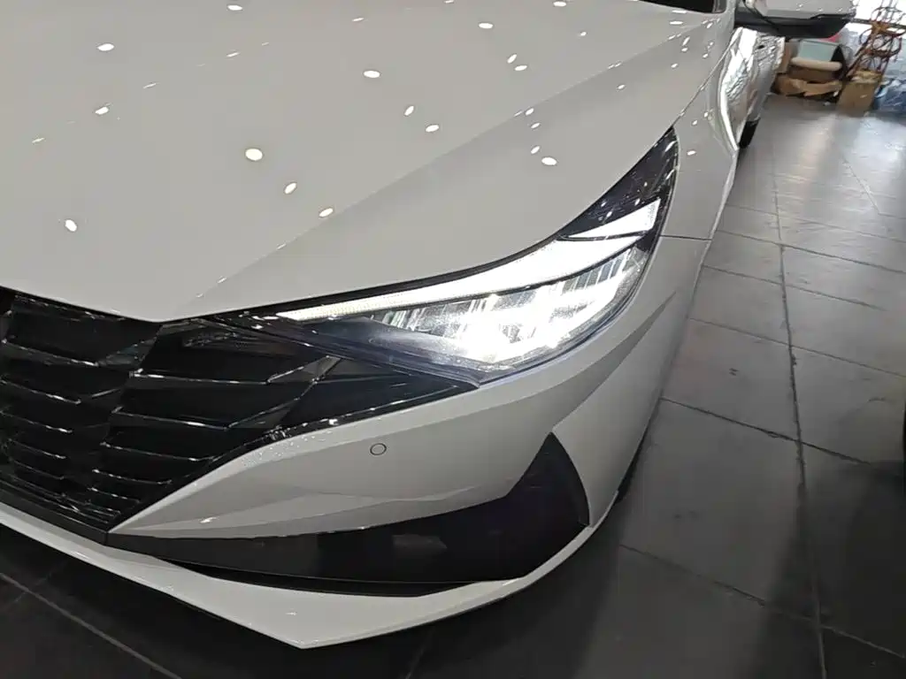 Hyundai Elantra — фото 24
