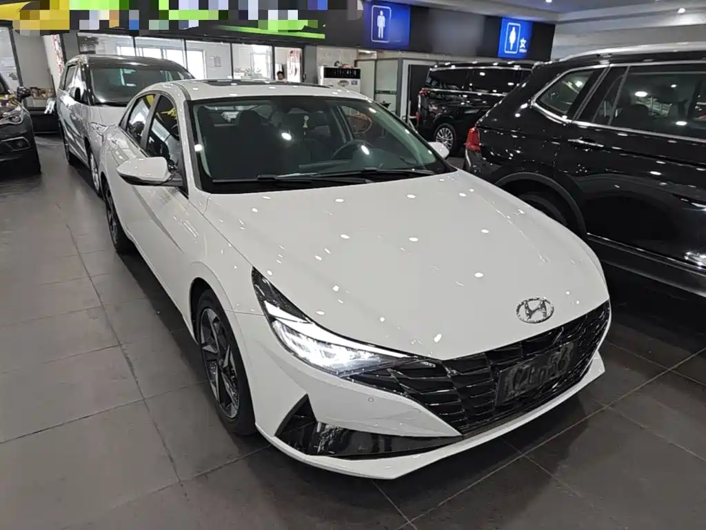 Hyundai Elantra — фото 4
