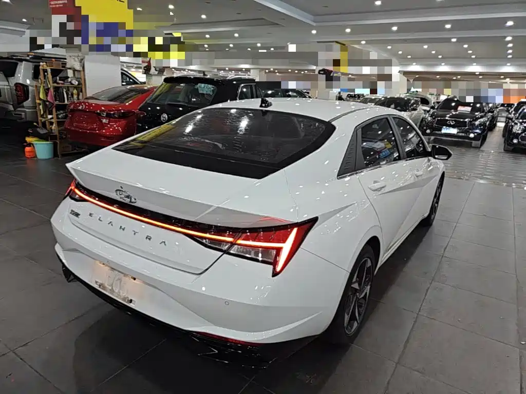 Hyundai Elantra — фото 7