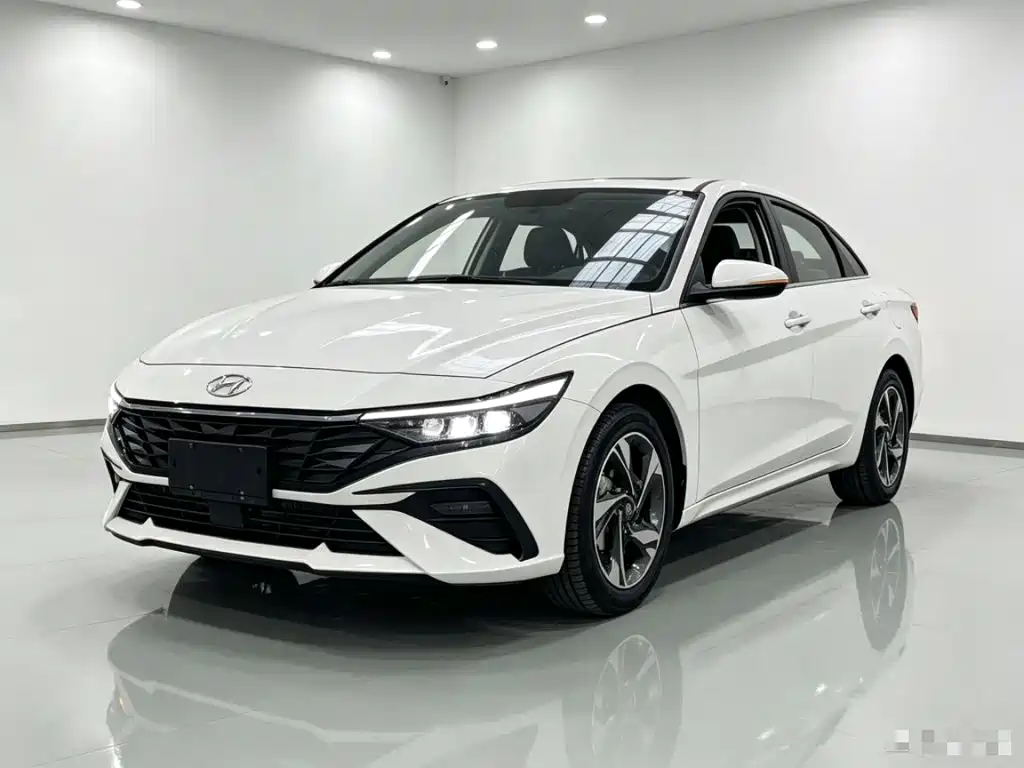 Hyundai Elantra — фото 2