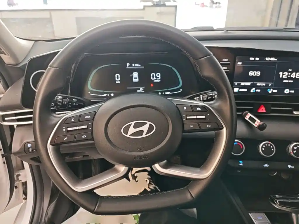 Hyundai Elantra — фото 11