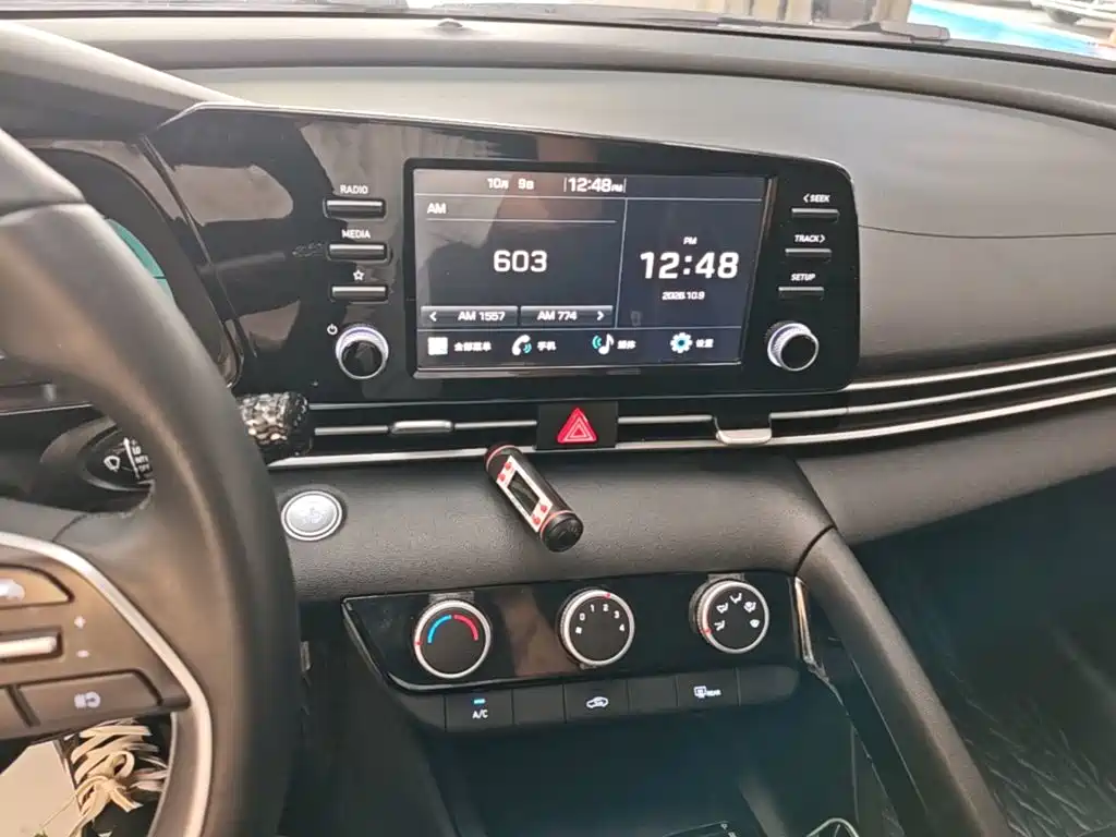 Hyundai Elantra — фото 13