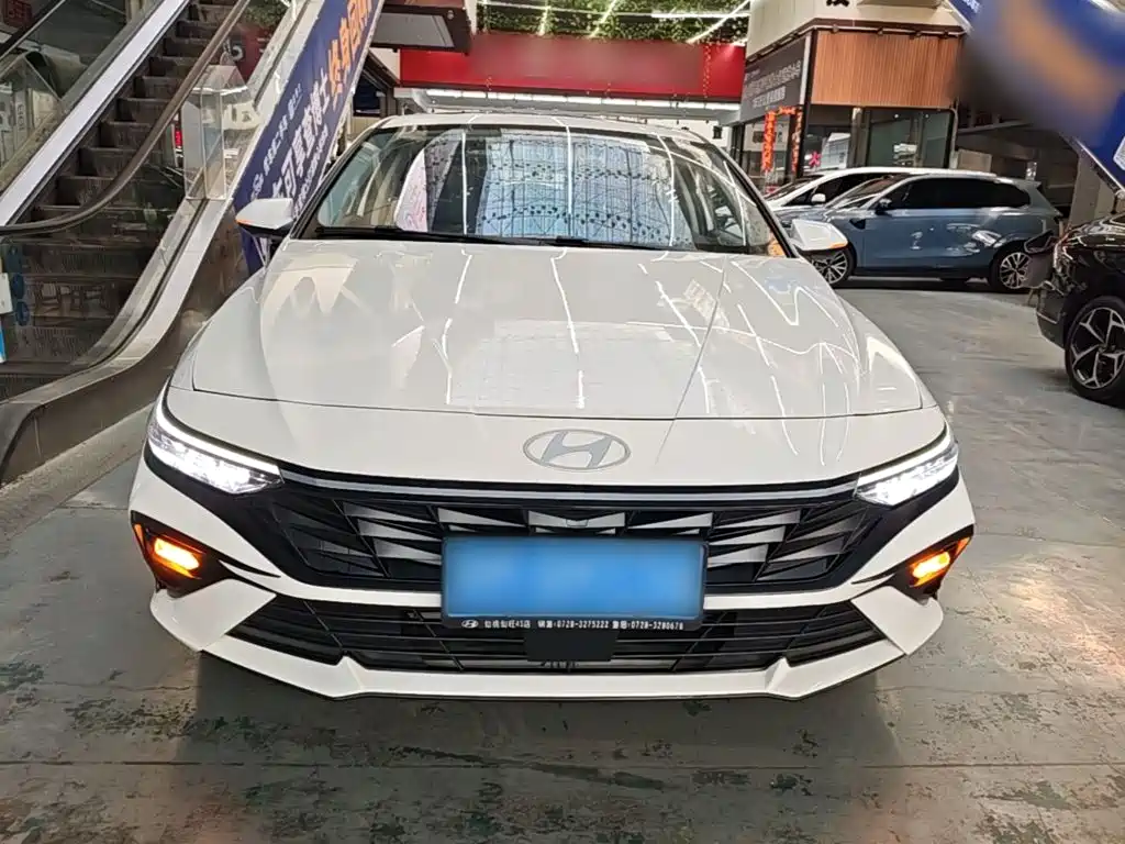 Hyundai Elantra — фото 3