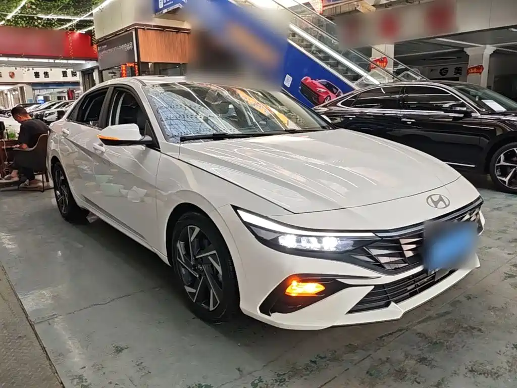 Hyundai Elantra — фото 4