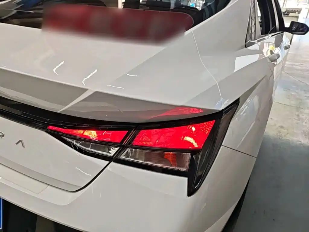 Hyundai Elantra — фото 8