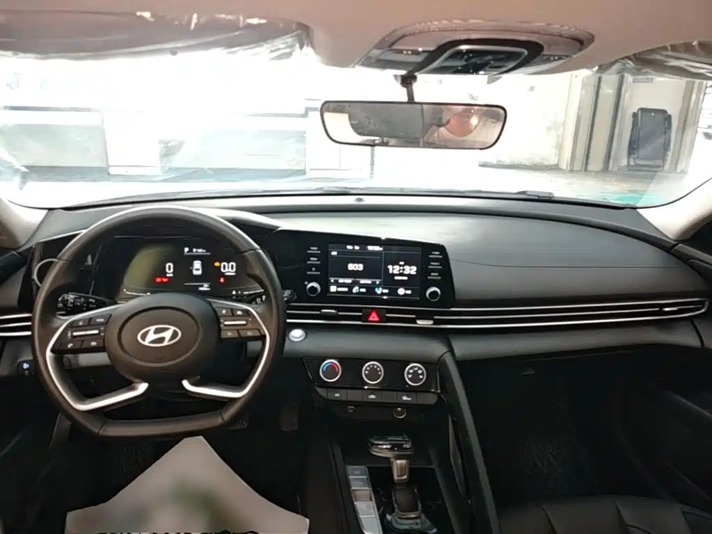 Hyundai Elantra — фото 10
