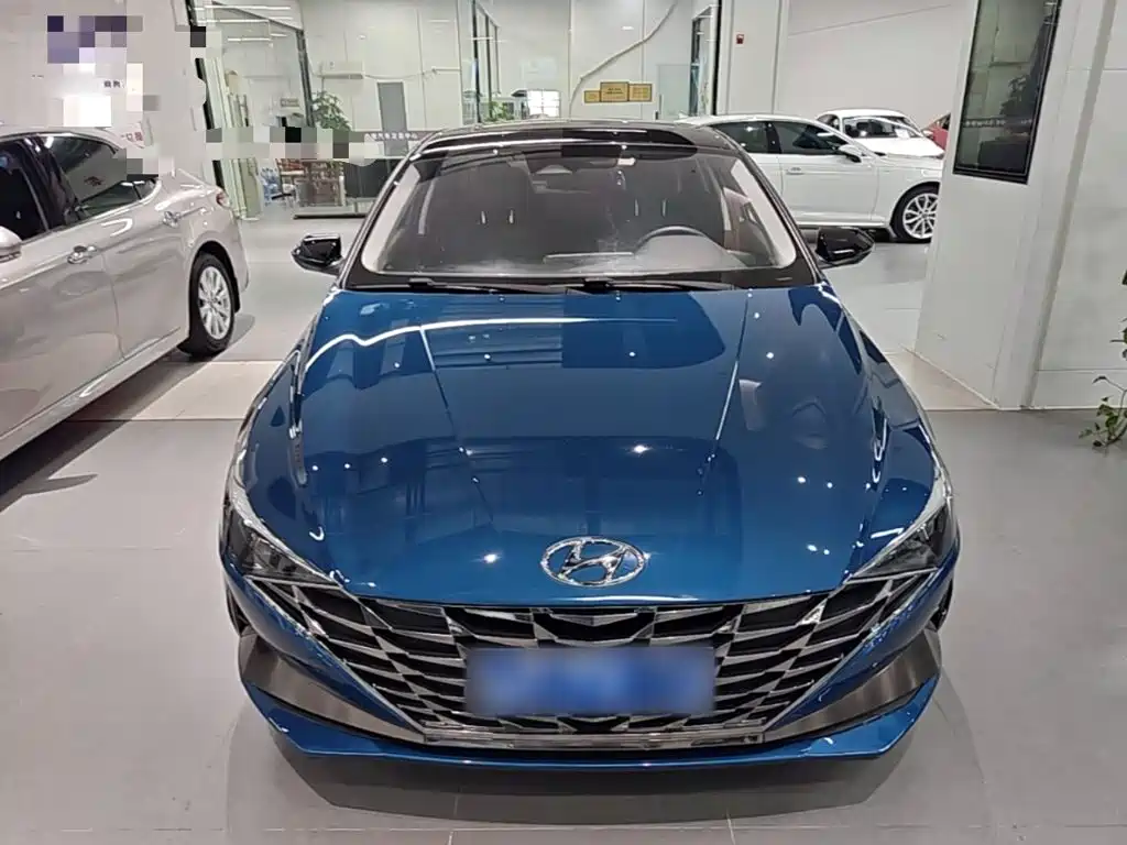 Hyundai Elantra — фото 3