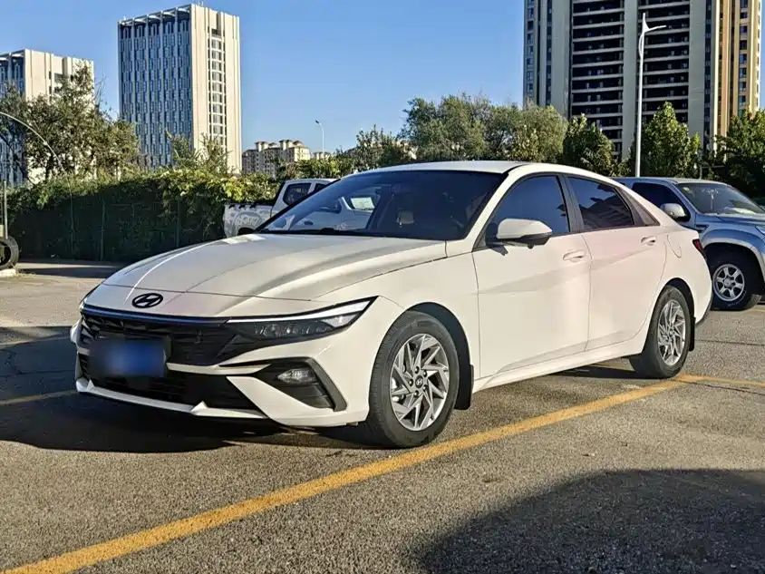 Hyundai Elantra — фото 2