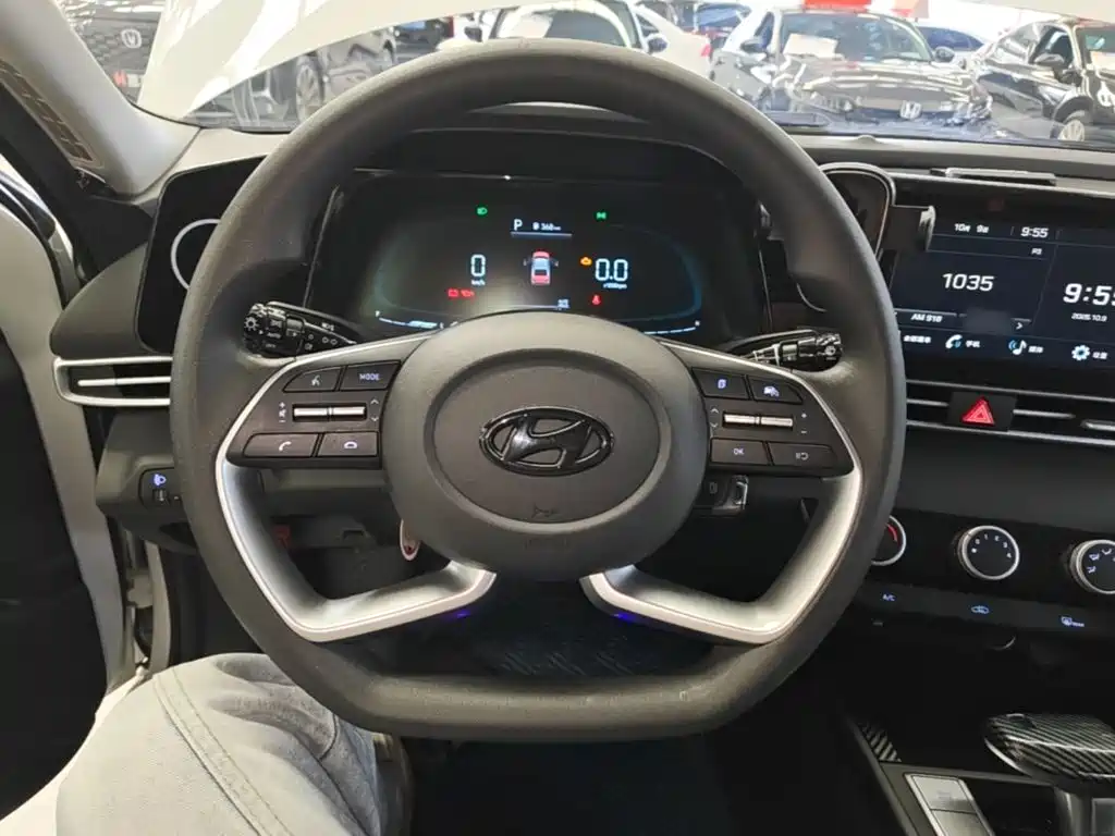 Hyundai Elantra — фото 11