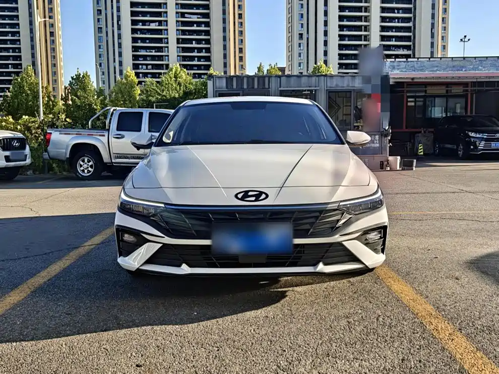 Hyundai Elantra — фото 3