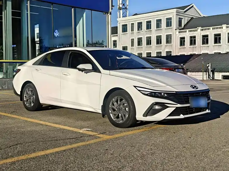 Hyundai Elantra — фото 4
