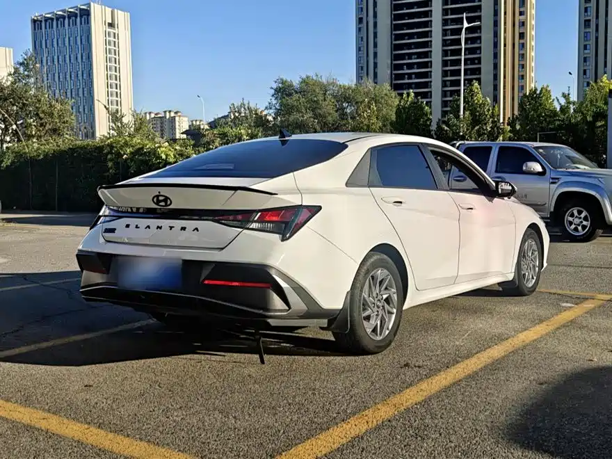 Hyundai Elantra — фото 7