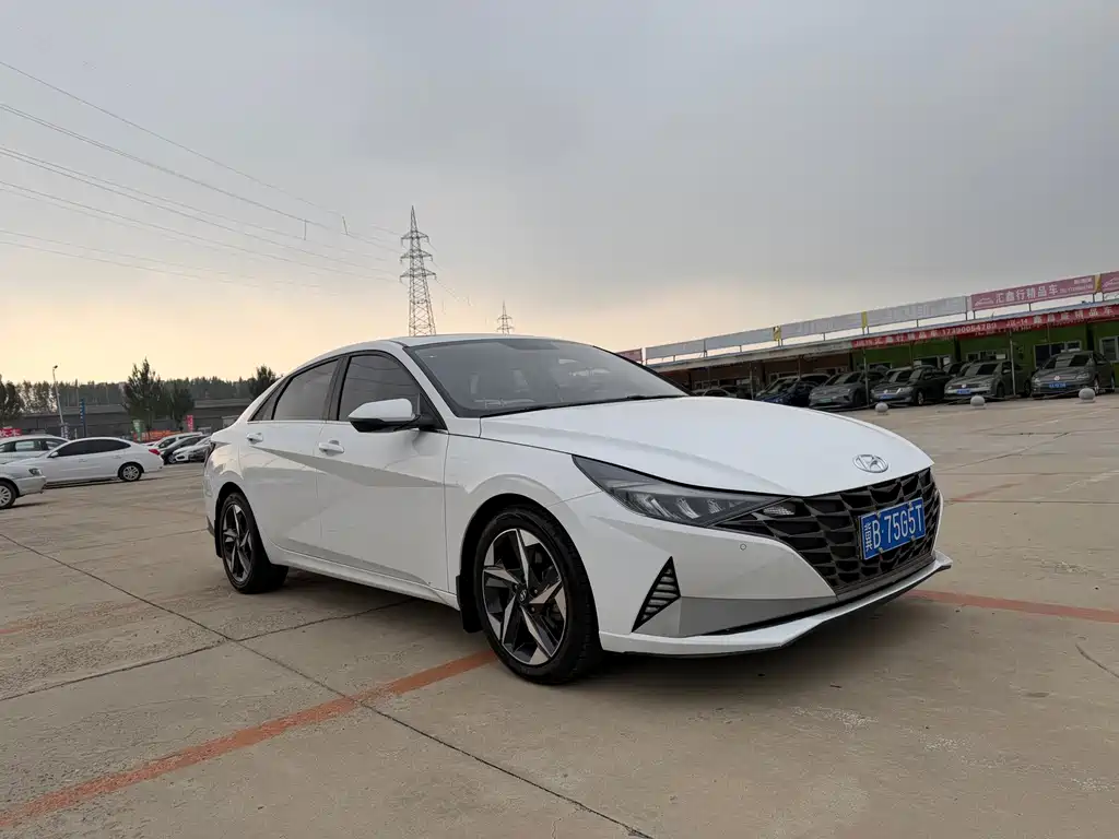 Hyundai Elantra — фото 3