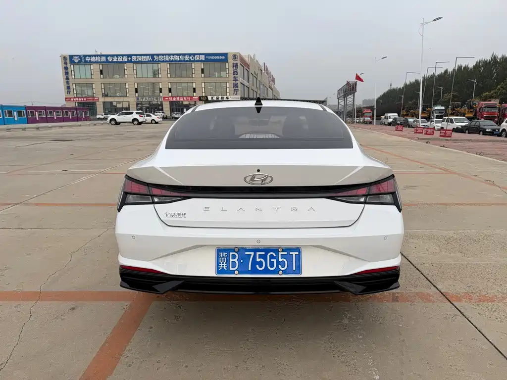 Hyundai Elantra — фото 5