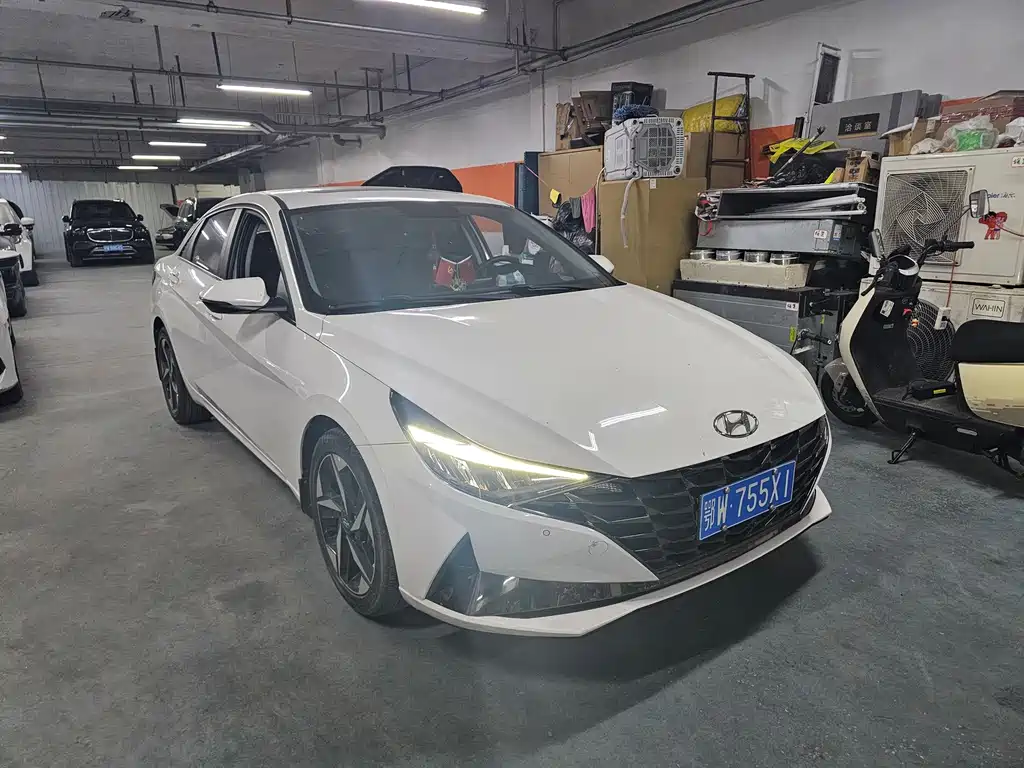 Hyundai Elantra — фото 3