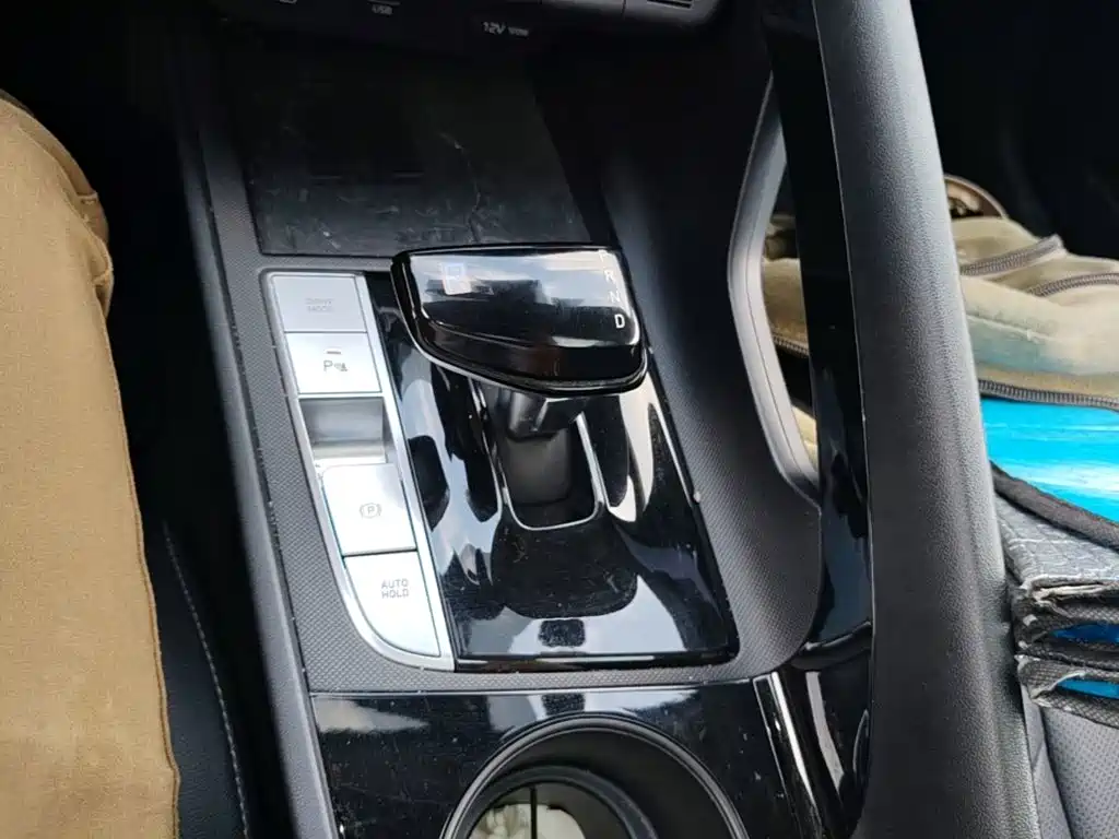 Hyundai Elantra — фото 14