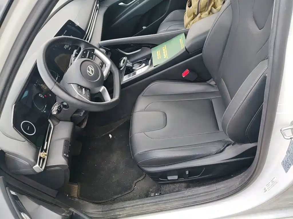 Hyundai Elantra — фото 15