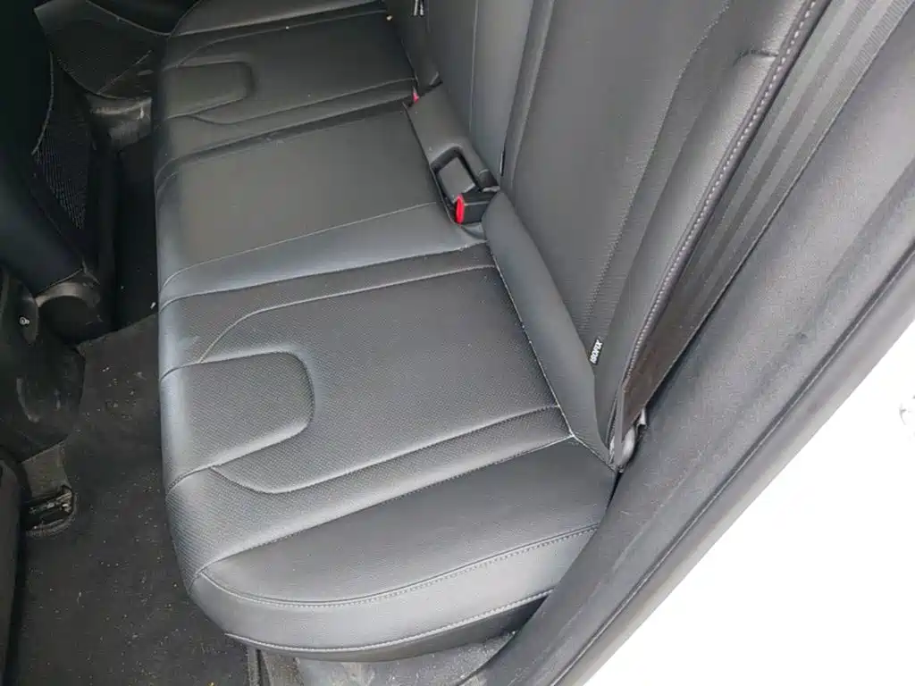 Hyundai Elantra — фото 17
