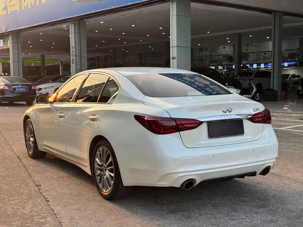 Infiniti Q50L — фото 10