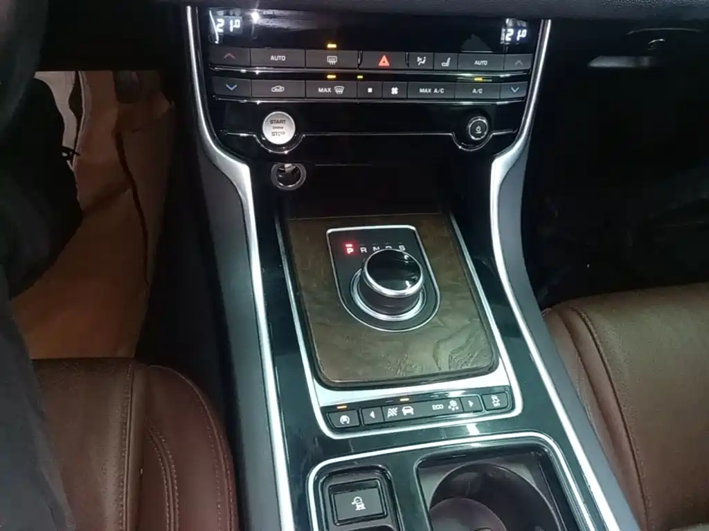 Jaguar XFL — фото 14