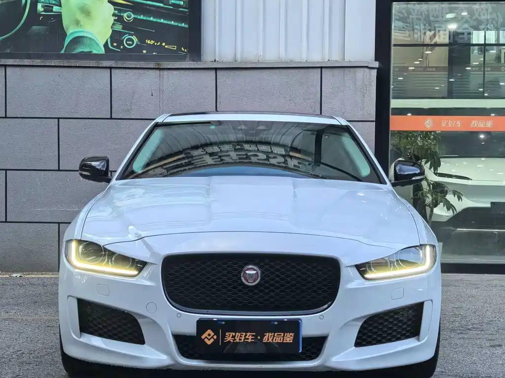 Jaguar XE — фото 3