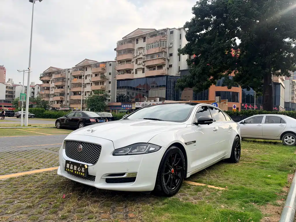 Jaguar XJ — фото 3