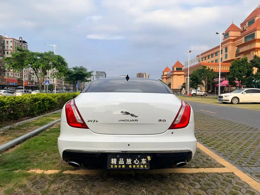 Jaguar XJ — фото 5
