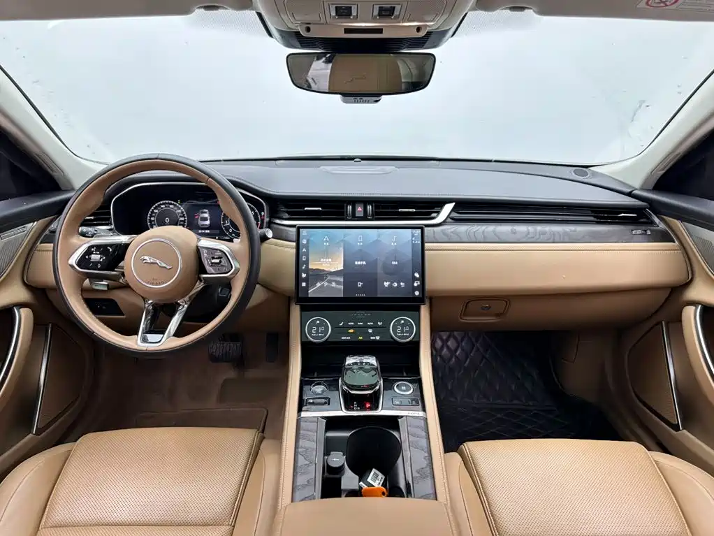 Jaguar XFL — фото 10