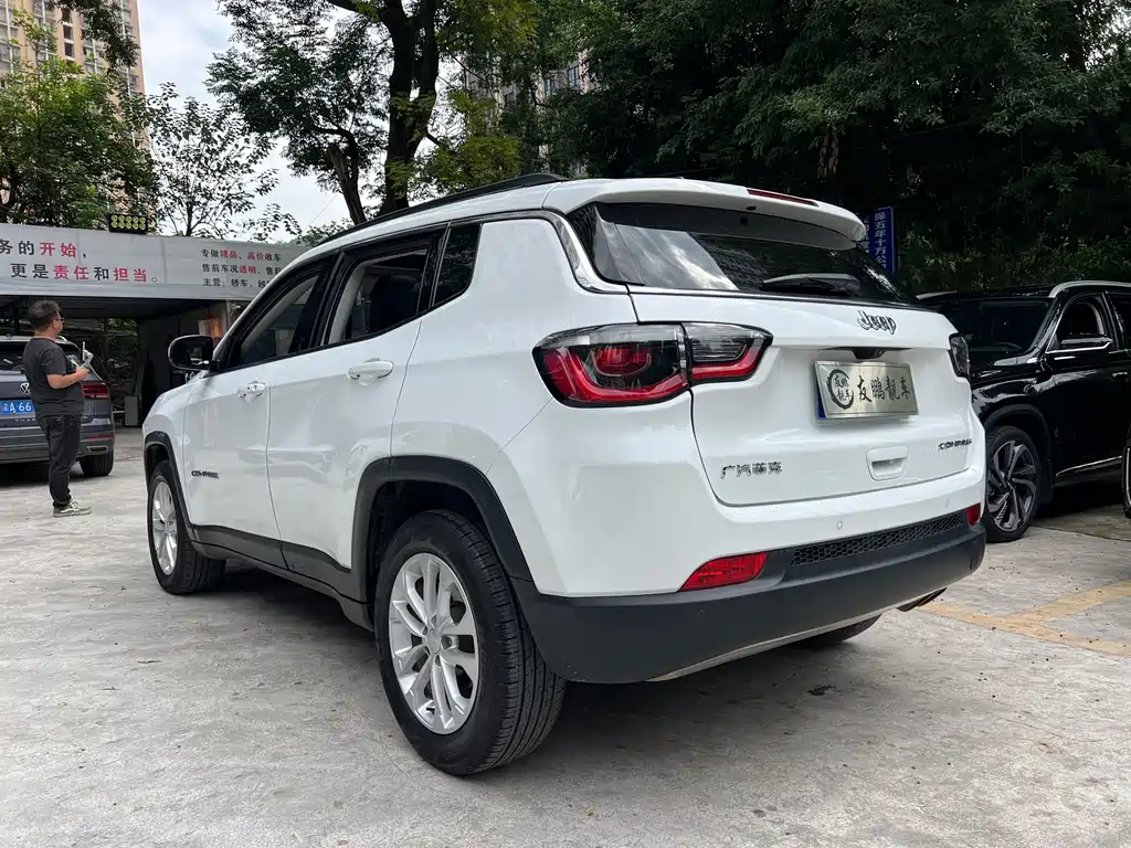 Jeep Compass — фото 17