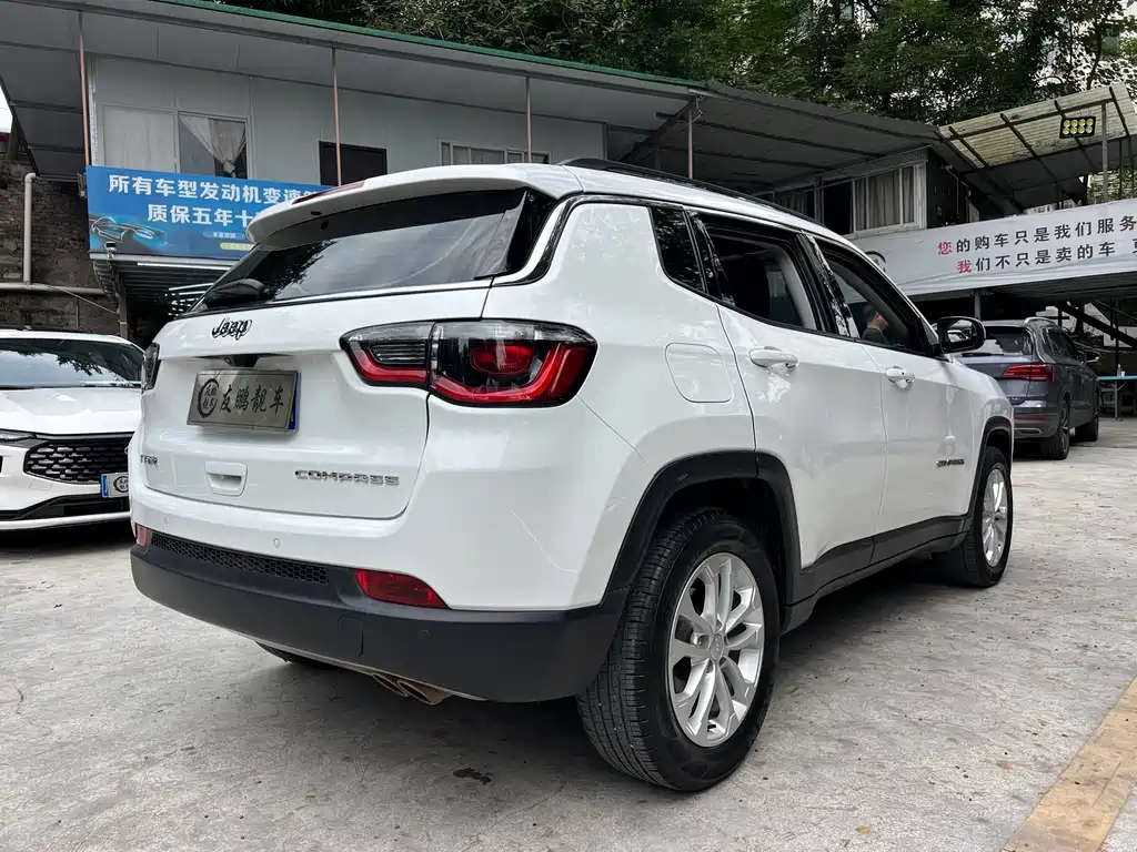 Jeep Compass — фото 19