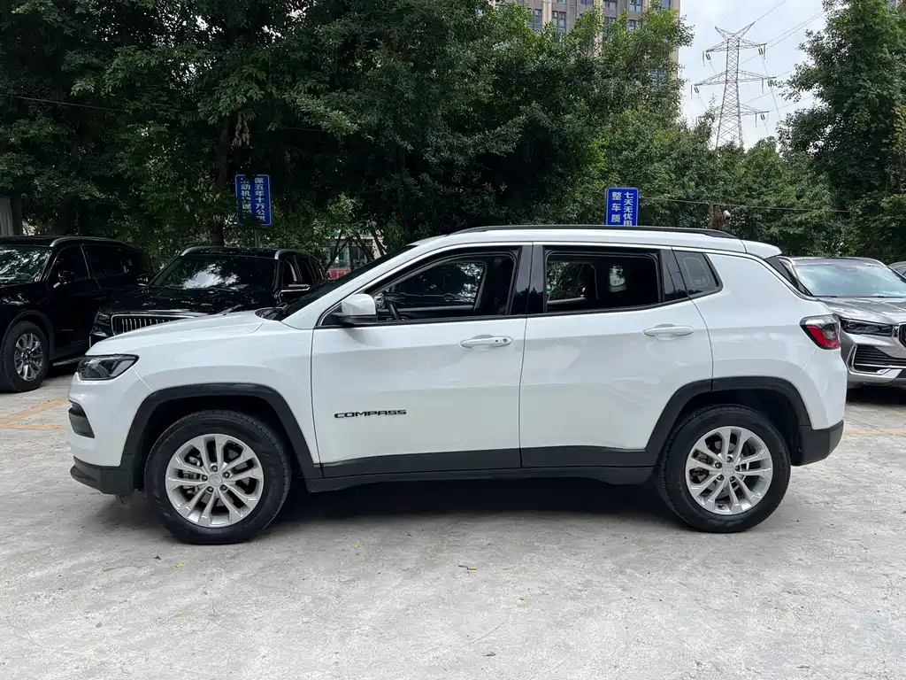 Jeep Compass — фото 6