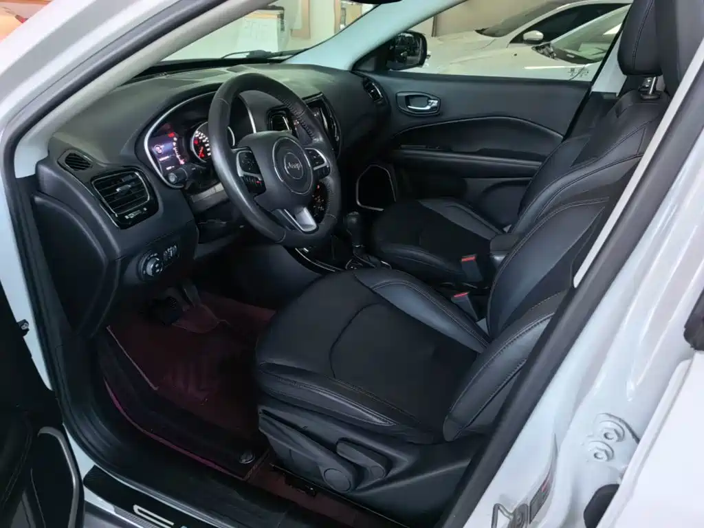 Jeep Compass — фото 15