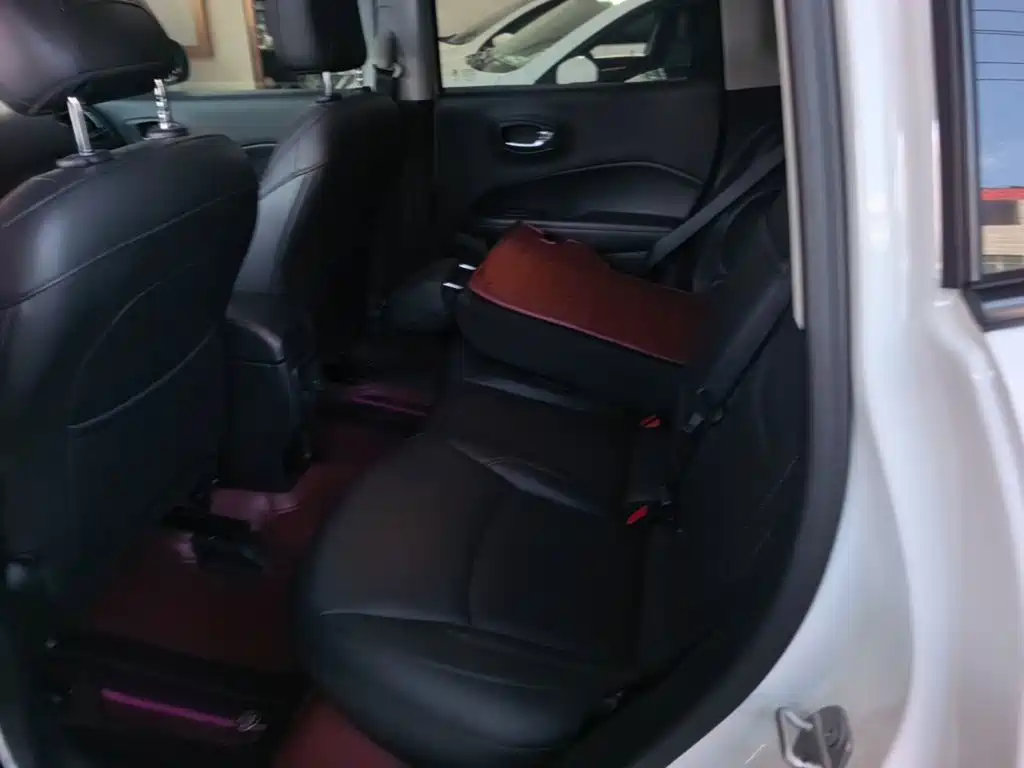 Jeep Compass — фото 17